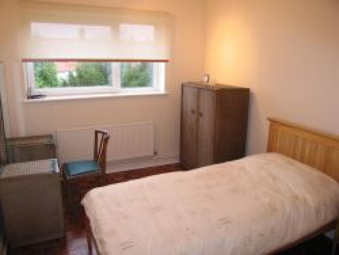 			NEW ON!, 3 Bedroom, 1 bath, 1 reception Flat			 Finchley Road, GOLDERS GREEN NW11
